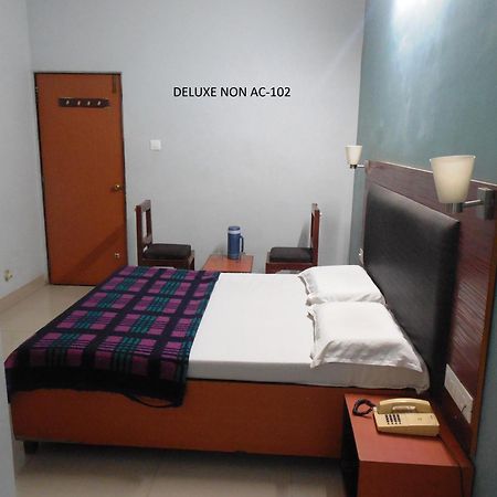 Hotel Silver Springs Ahmedabad Quarto foto